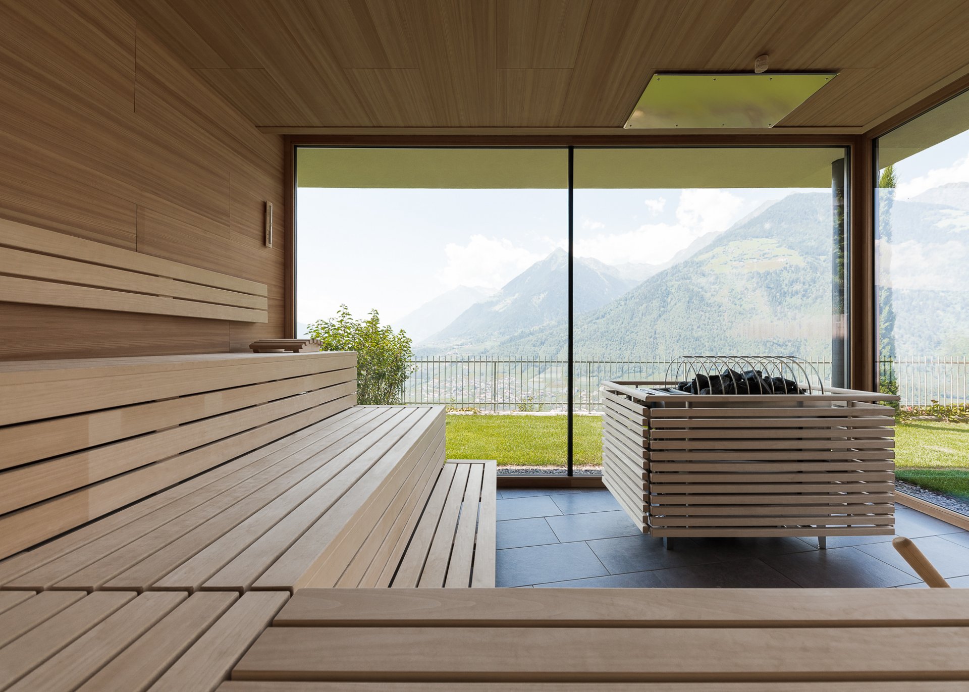 Lifestyle Hotel Alpin: Panoramasauna mit Blick über Meran Lifestyle Hotel Alpin: Panoramasauna mit Blick über Meran